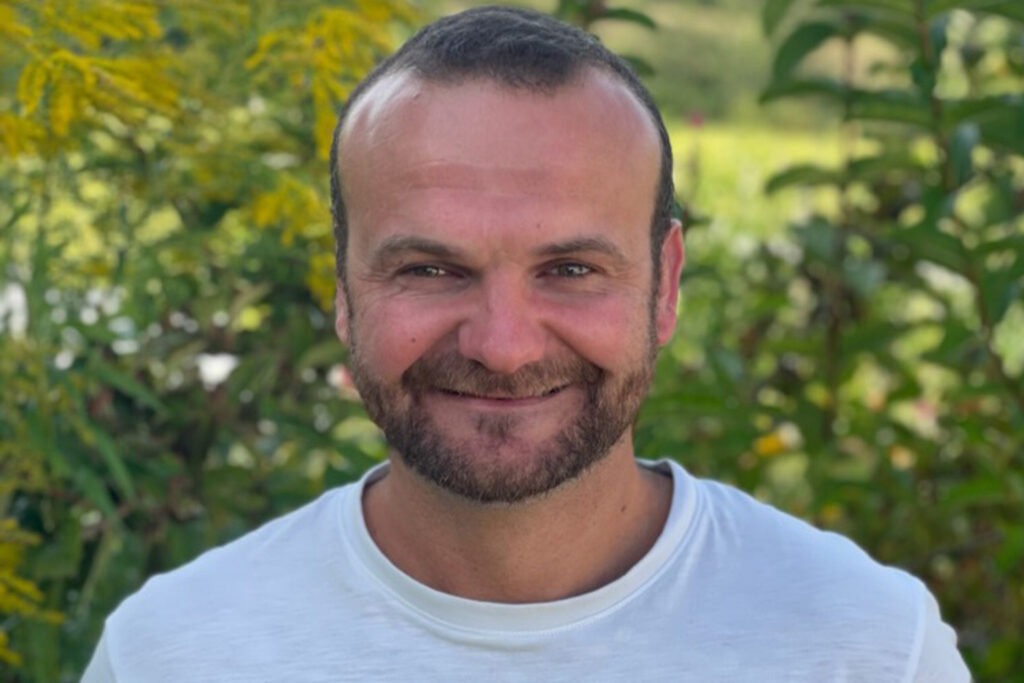 Portrait de Sylvain Frobert, agriculteur et éleveur de bovins dans l’Allier.