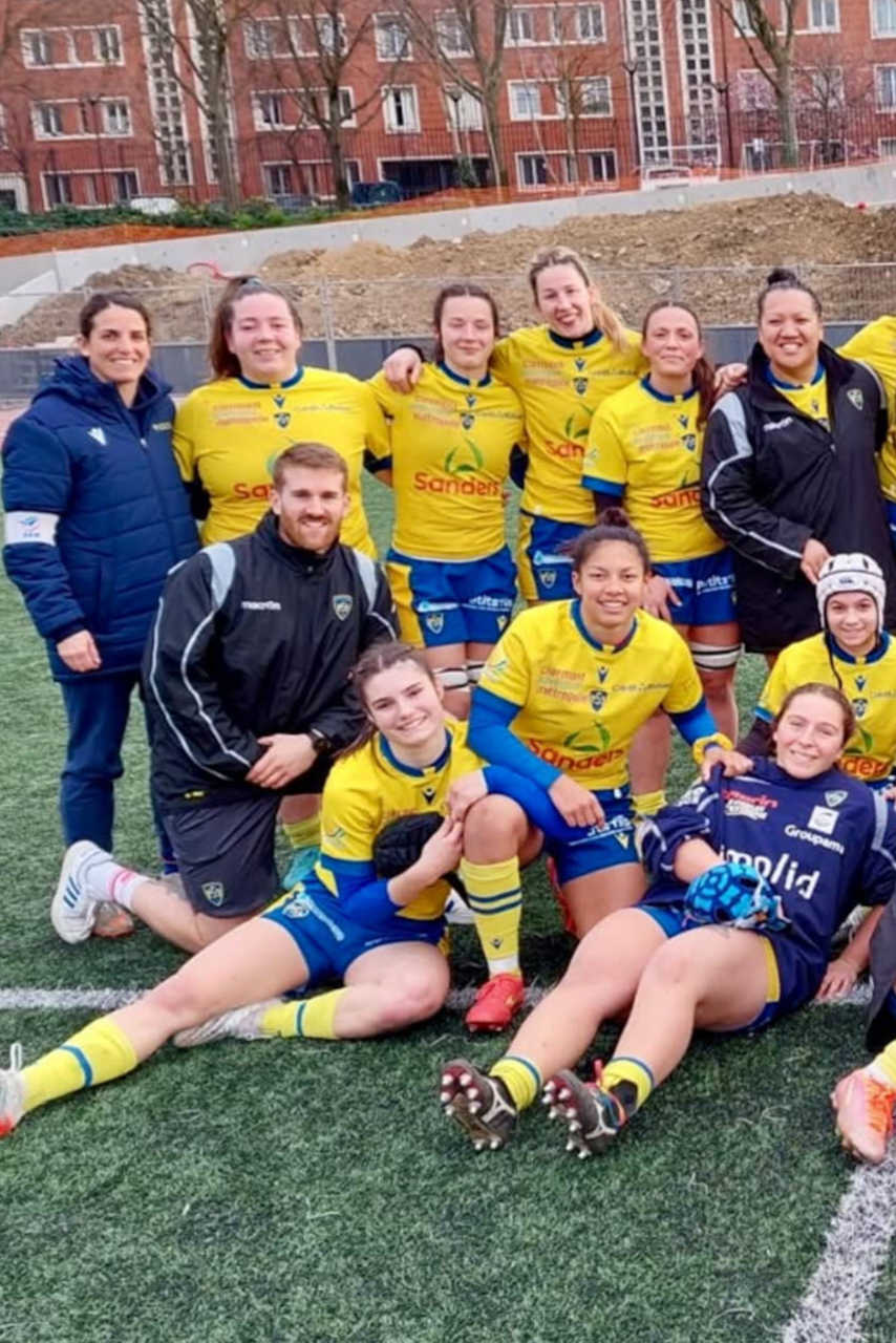 Joueuses de l'ASM Romagnat avec leur staff.